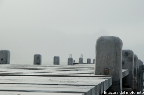 Muelle en lago Espejo
