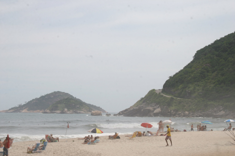 Prainha y caminito al fondo por donde se fué en la moto