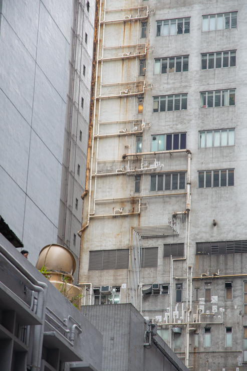Cuando hay problemas de tubería, no hay que romper el muro... solo escalarlo