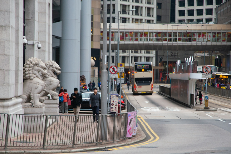 Puentes peatonales entre edificios bancarios