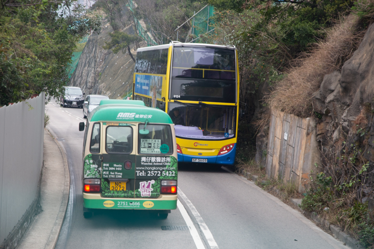 El camino costero es bien estrecho