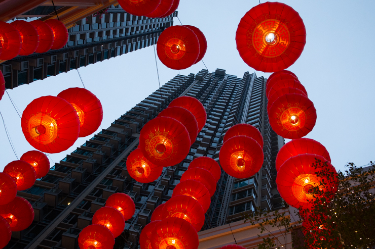 Farolas en centro financiero
