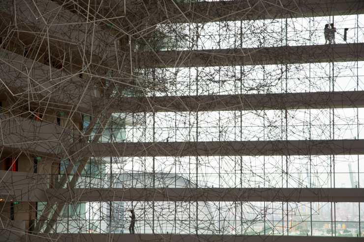 También es un hotel con un espacio interior enorme