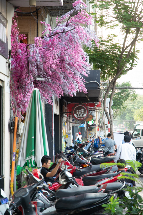 Aceras de Ho Chi Minh ocupadas por motos