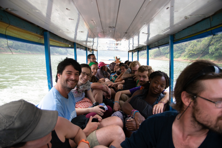 Apeñuzcados en el bote