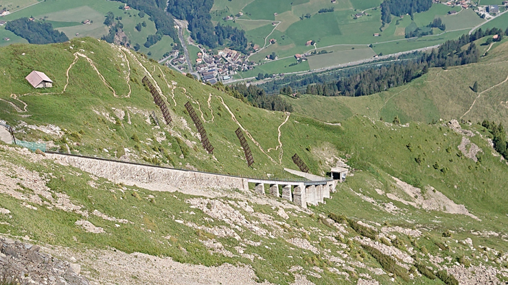 Camino de bajada para los que no encontraron cupo en el funicular ¡Pobres!