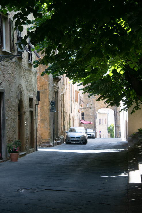 Calle silenciosa en Volterra
