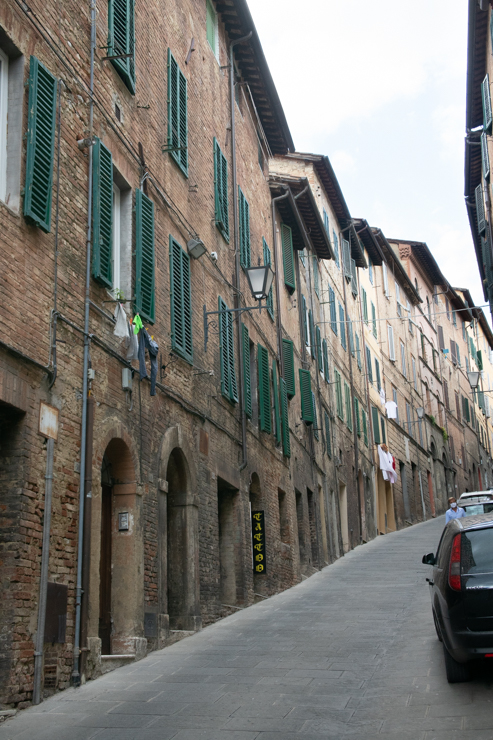 Calles de Siena, como se ve, no hay nada plano.