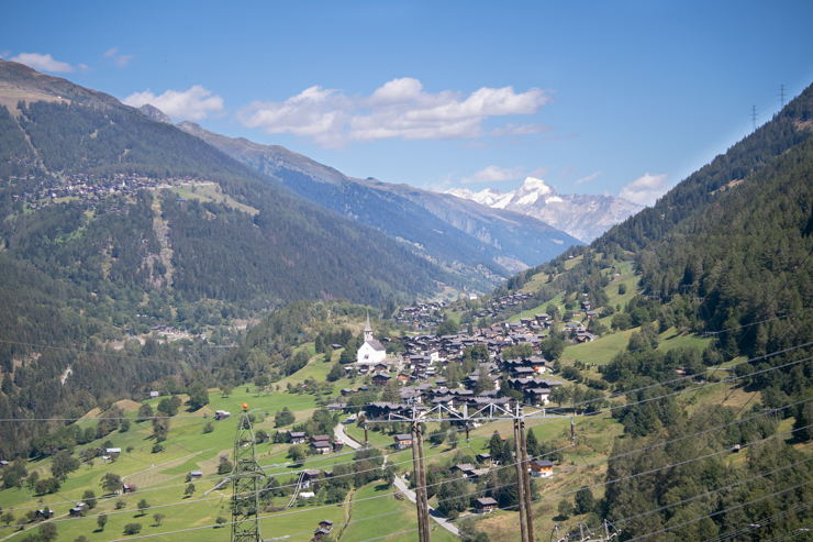 Vista de Ernen y de fondo el Furkahorn