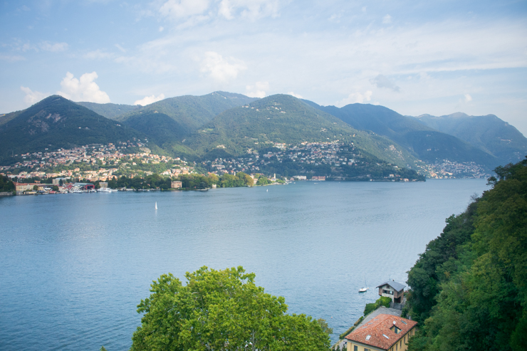 Vista del lago Como con Cernobio de fondo