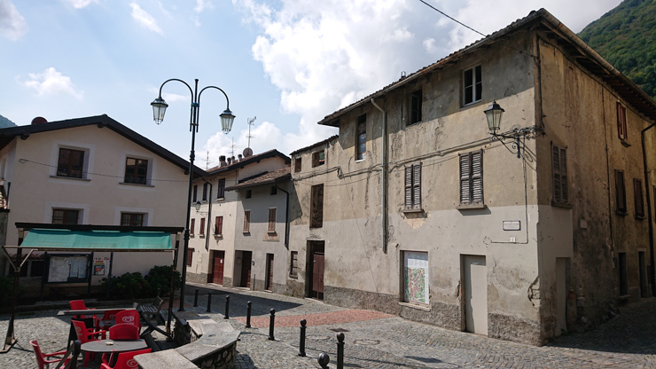 Via principal de Barni