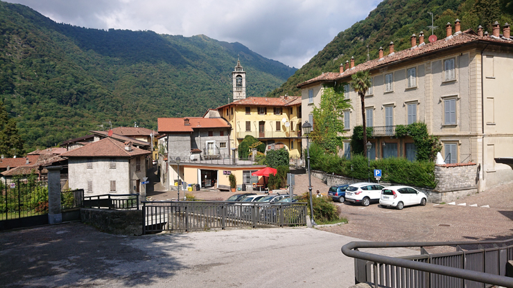Plaza principal de Lasnigo